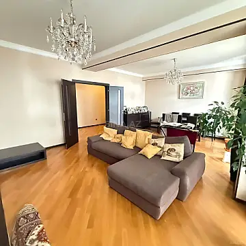 Satılır 4 otaqlı mənzil 165 m² — Bakı 4 otaq 165.00 m²