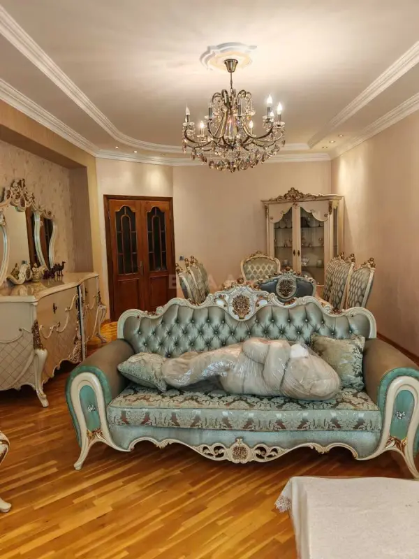 Satılır 3 otaqlı mənzil 160 m²