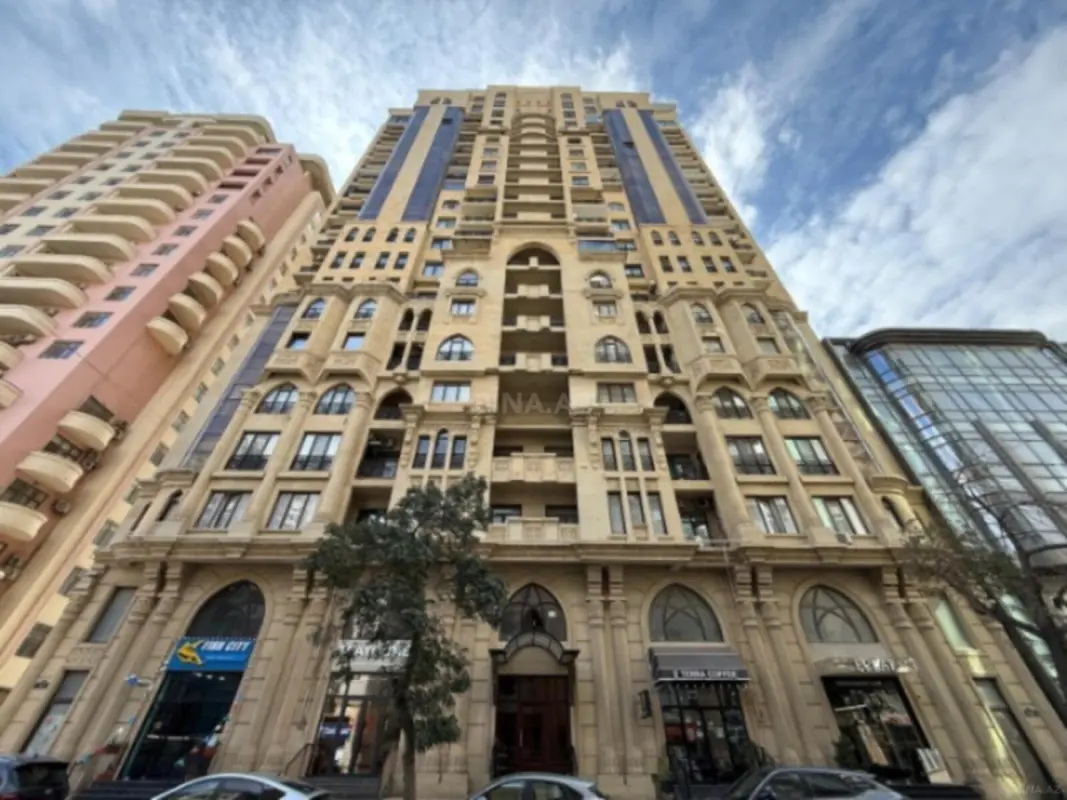 Satılır 4 otaqlı mənzil 248.6 m²