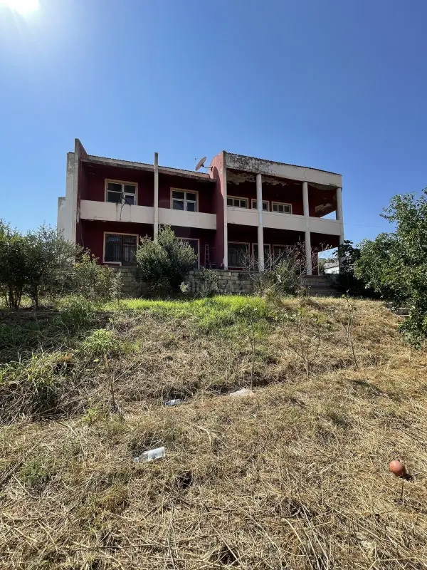Satılır 10 otaqlı həyət evi 400 m²