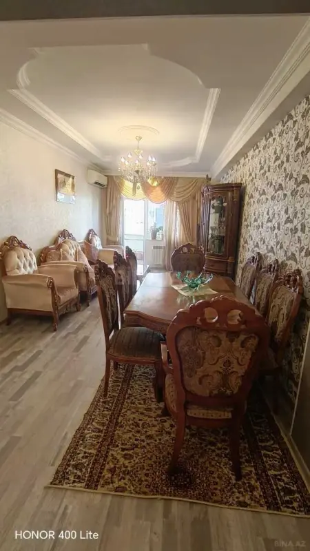 Satılır 4 otaqlı mənzil 136 m²
