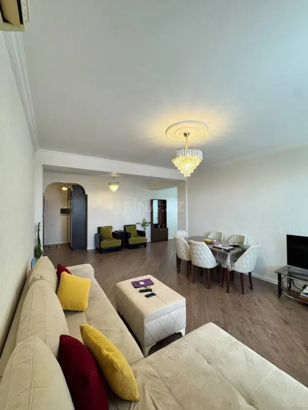 Satılır 2 otaqlı mənzil 94 m²