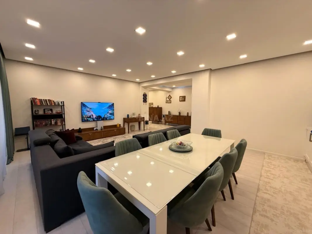 Satılır 4 otaqlı mənzil 185 m²