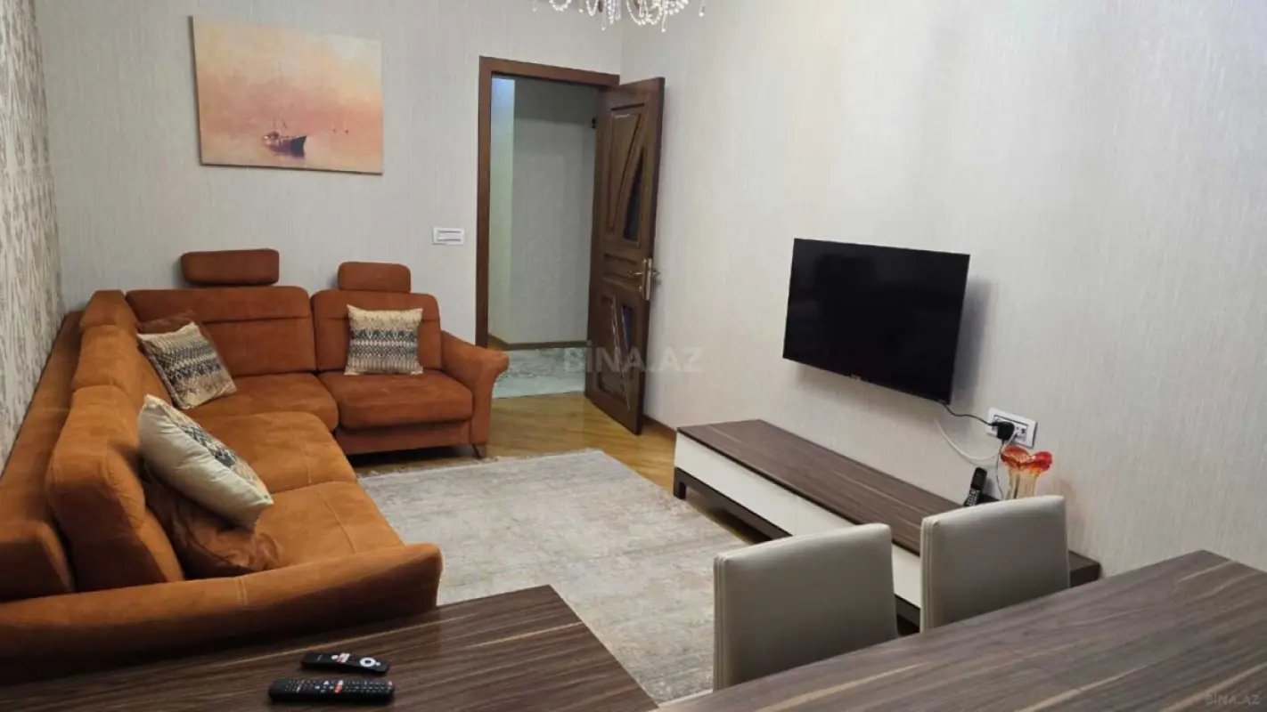 Satılır 5 otaqlı mənzil 130 m²