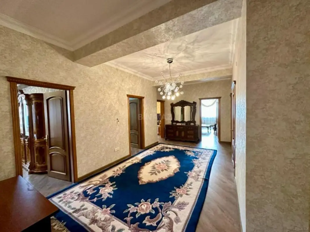 Kirayə verilir 4 otaqlı mənzil 221 m²