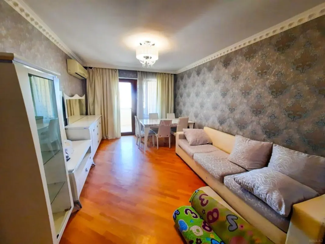 Kirayə verilir 3 otaqlı mənzil 140 m²