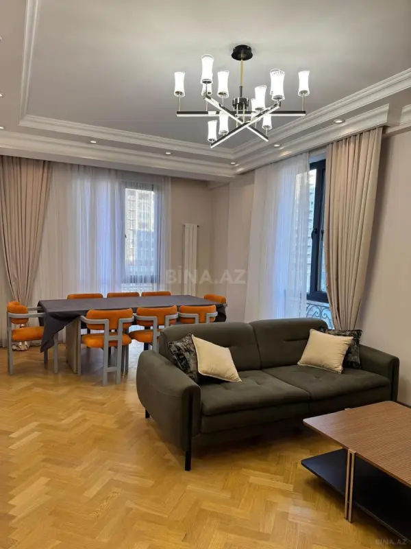 Satılır 4 otaqlı mənzil 150 m²