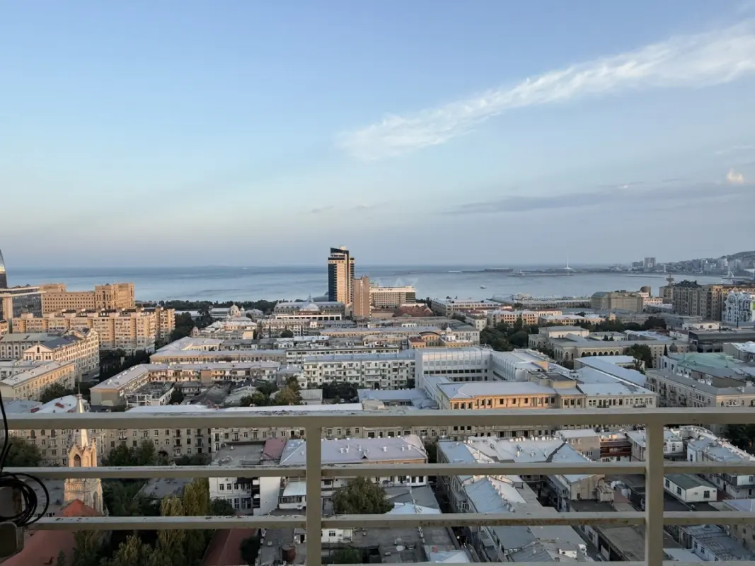 Satılır 3 otaqlı mənzil 153 m²