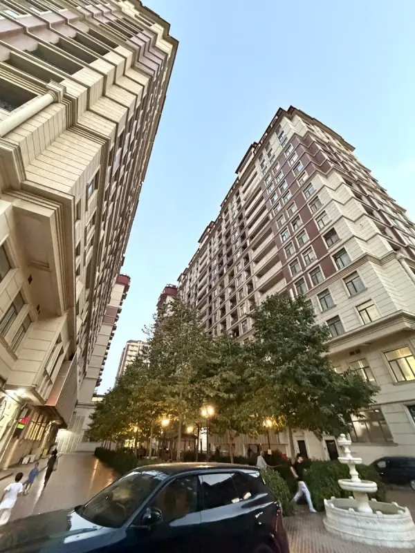 Satılır 4 otaqlı mənzil 178 m²