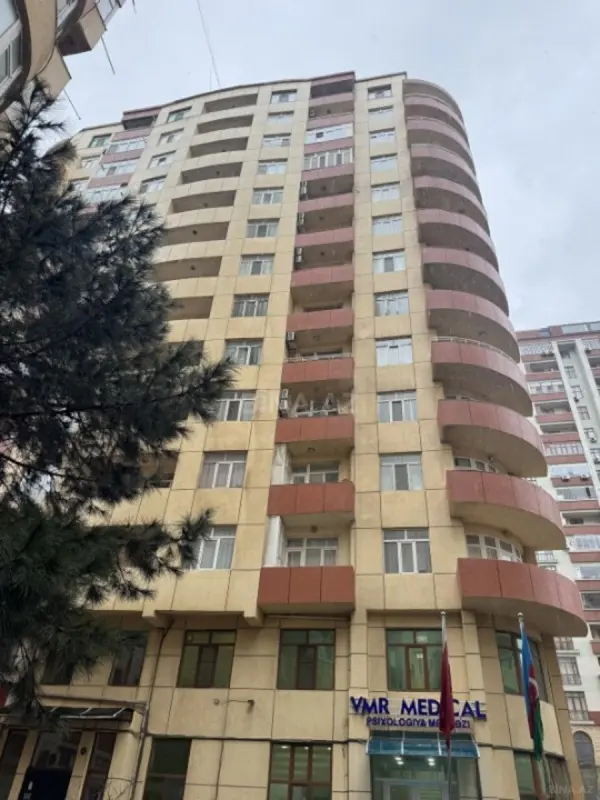 Satılır 3 otaqlı mənzil 185 m²