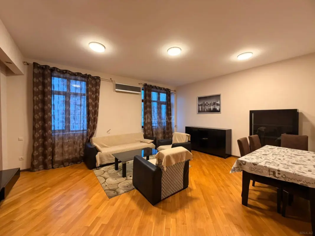 Satılır 2 otaqlı mənzil 97 m²