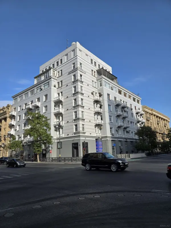 Satılır 4 otaqlı mənzil 130 m²