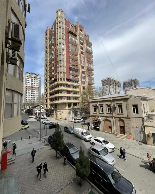 Satılır obyekt 680 m²