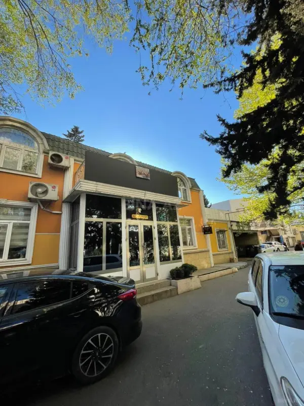 Satılır obyekt 290 m²