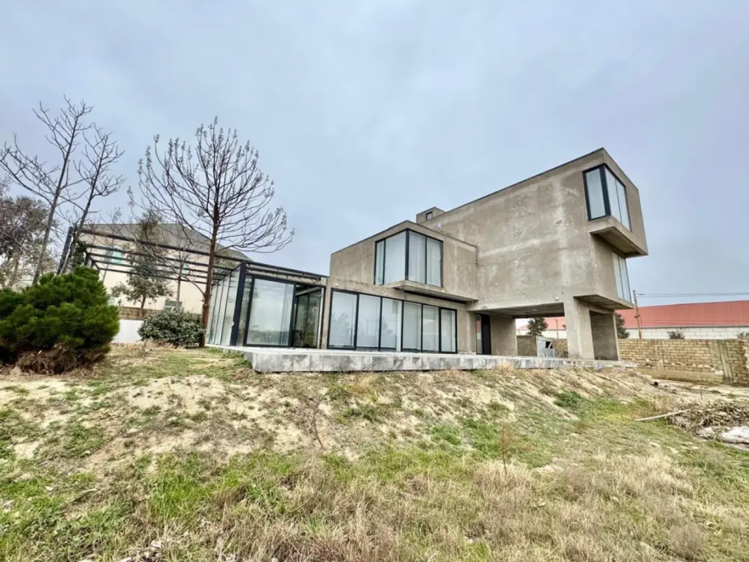Satılır 14 otaqlı həyət evi 375 m²