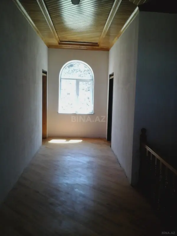 Satılır 5 otaqlı həyət evi 180 m²