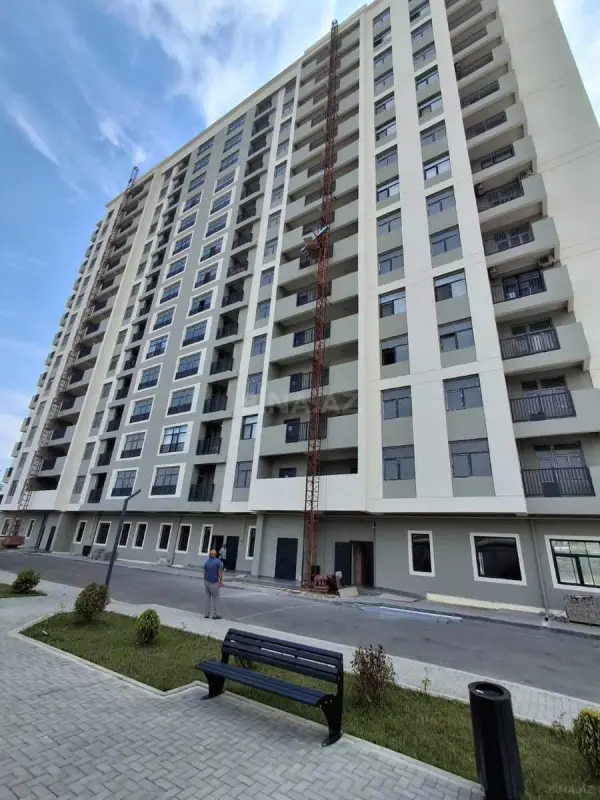 Satılır 4 otaqlı mənzil 175 m²