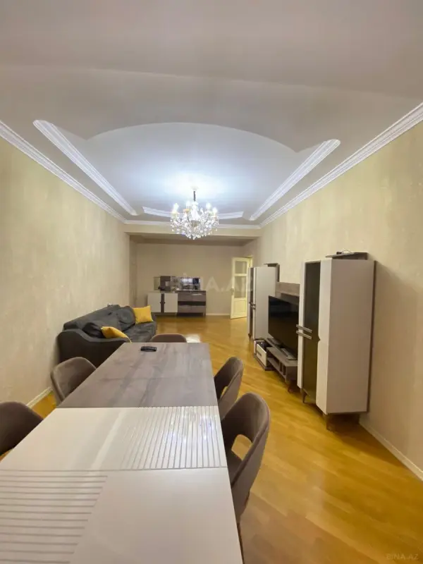 Kirayə verilir 4 otaqlı mənzil 180 m²