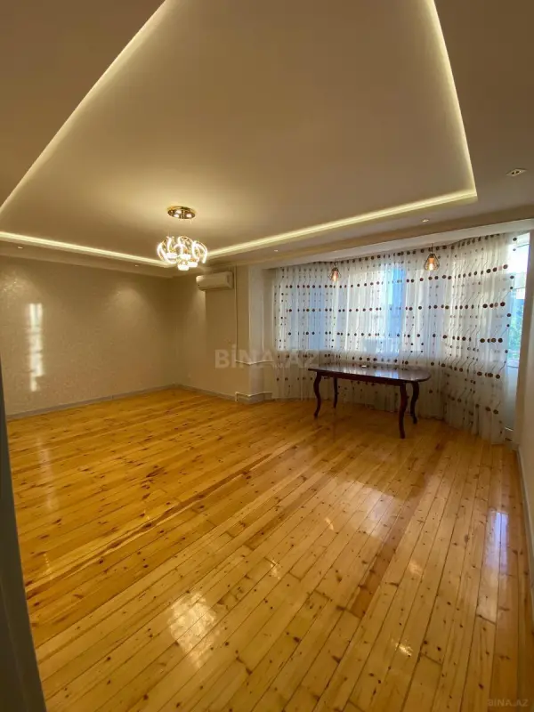 Satılır 4 otaqlı mənzil 120 m²