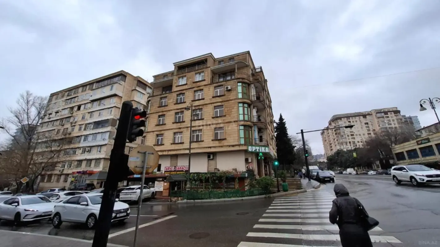 Satılır obyekt 408 m²