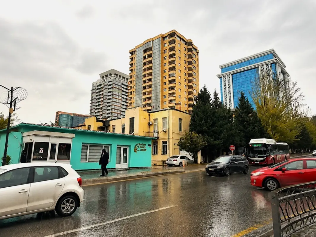 Satılır 4 otaqlı mənzil 198 m²