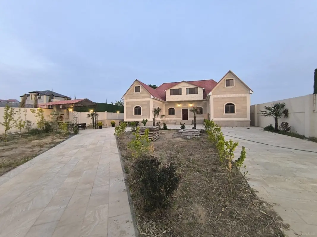 Satılır 7 otaqlı həyət evi 280 m²
