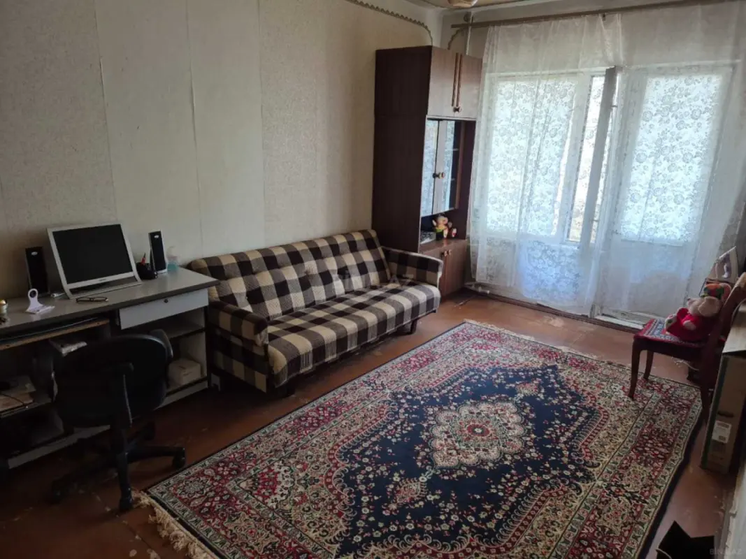 Satılır 5 otaqlı mənzil 100 m²