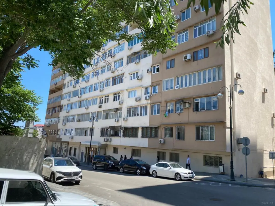 Satılır 5 otaqlı mənzil 187 m²