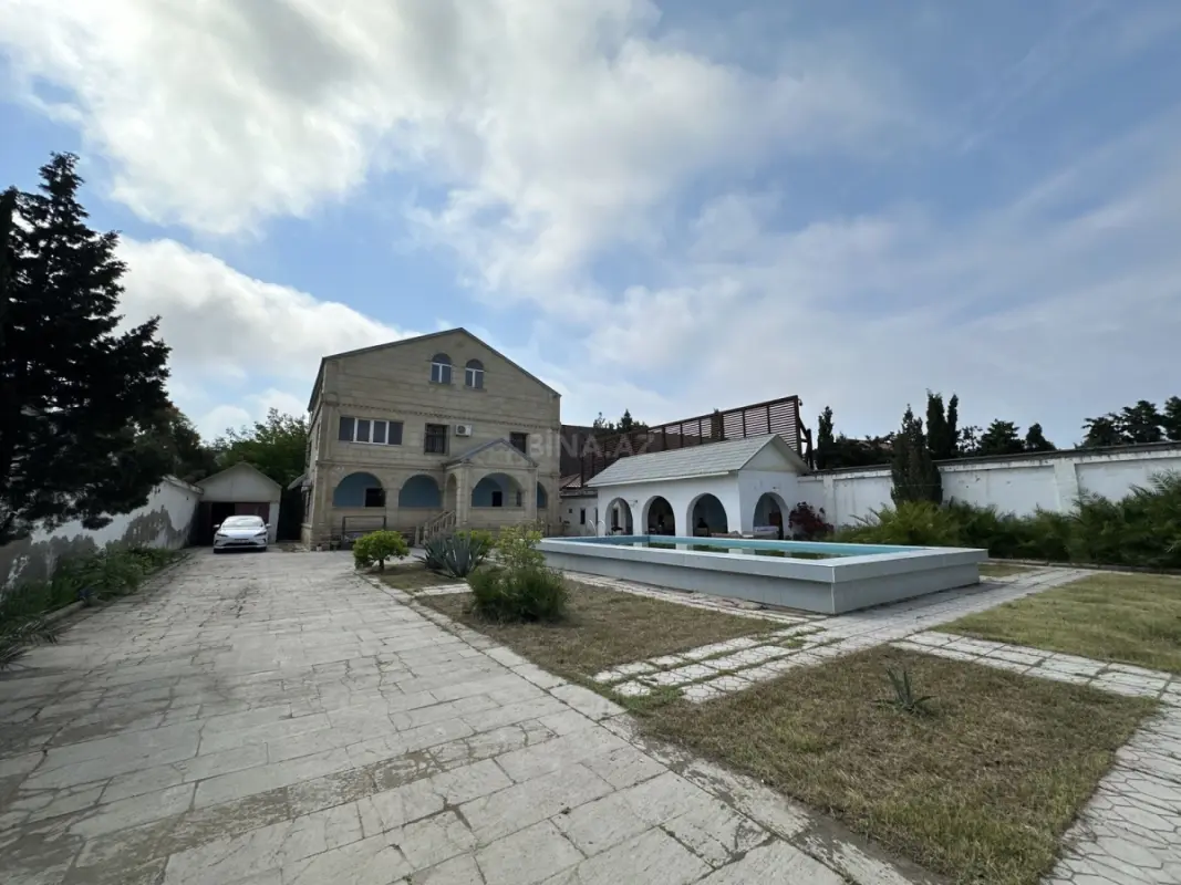 Satılır 8 otaqlı həyət evi 600 m²