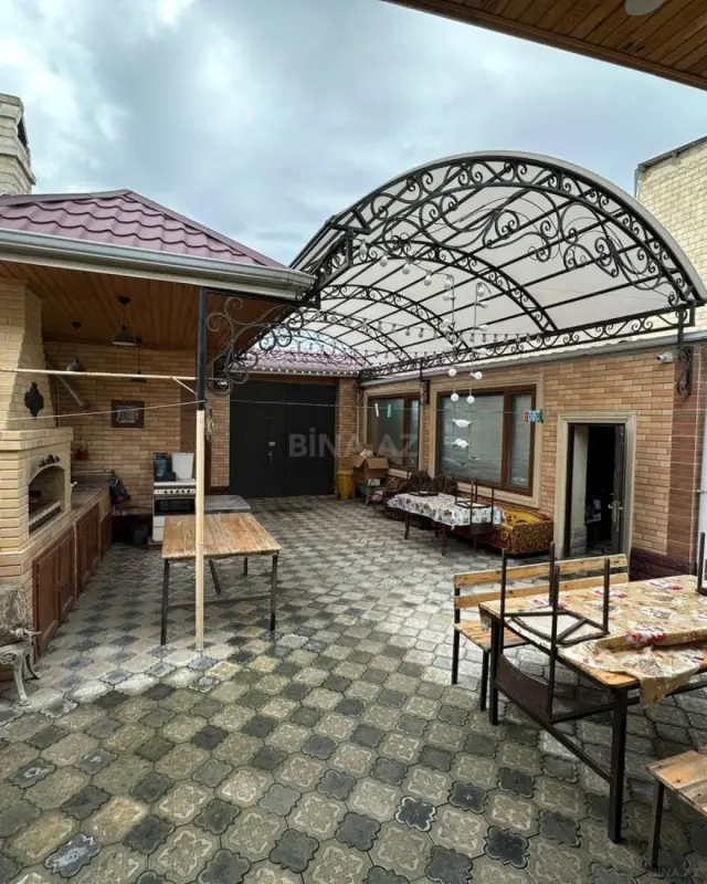 Satılır 6 otaqlı həyət evi 441 m²