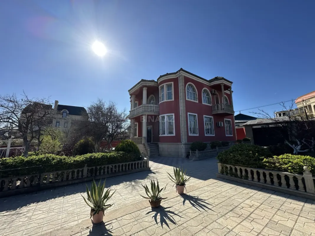 Satılır 6 otaqlı həyət evi 300 m²