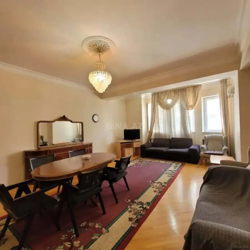 Kirayə verilir 4 otaqlı mənzil 165 m²