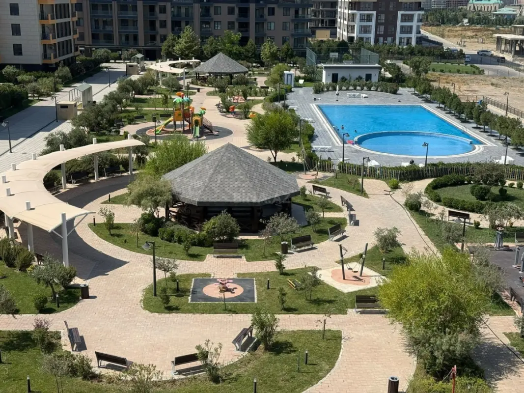 Satılır 4 otaqlı mənzil 210 m²