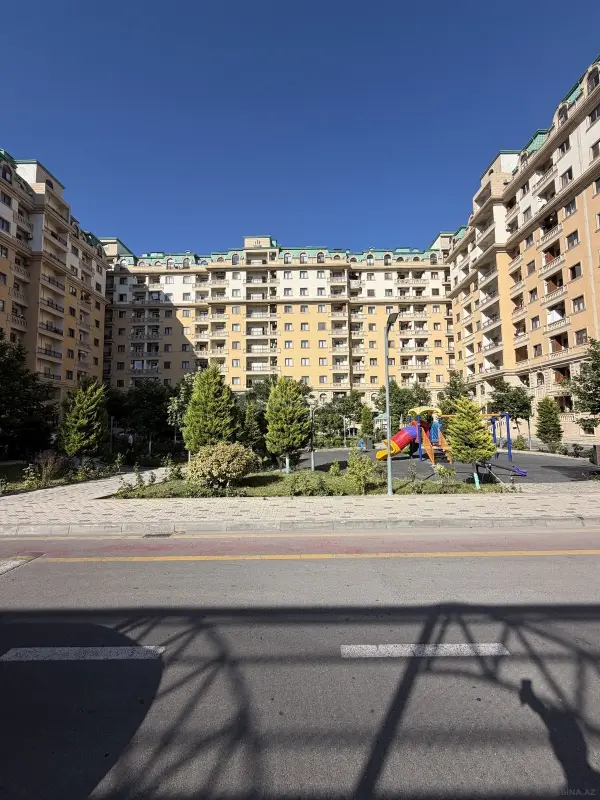 Satılır 4 otaqlı mənzil 107 m²