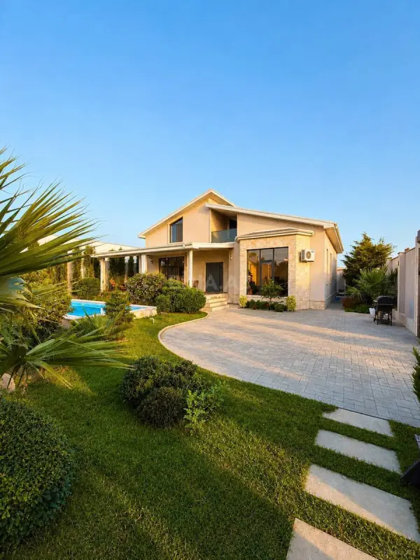 Satılır 6 otaqlı həyət evi 350 m²