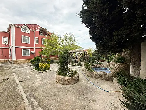 Satılır 11 otaqlı həyət evi 350 m² — Sumqayıt 11 otaq 350.00 m²