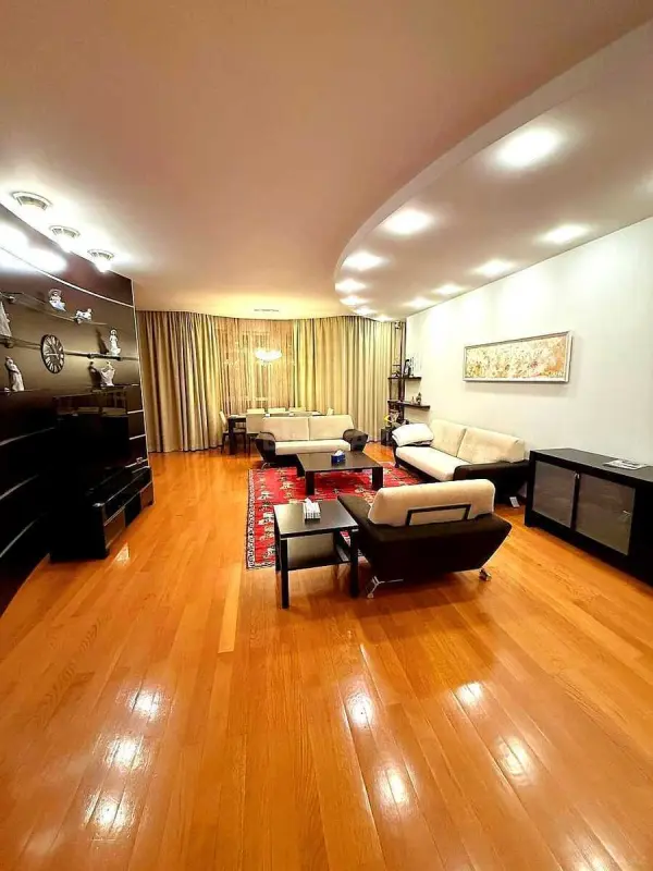 Satılır 4 otaqlı mənzil 205.5 m²