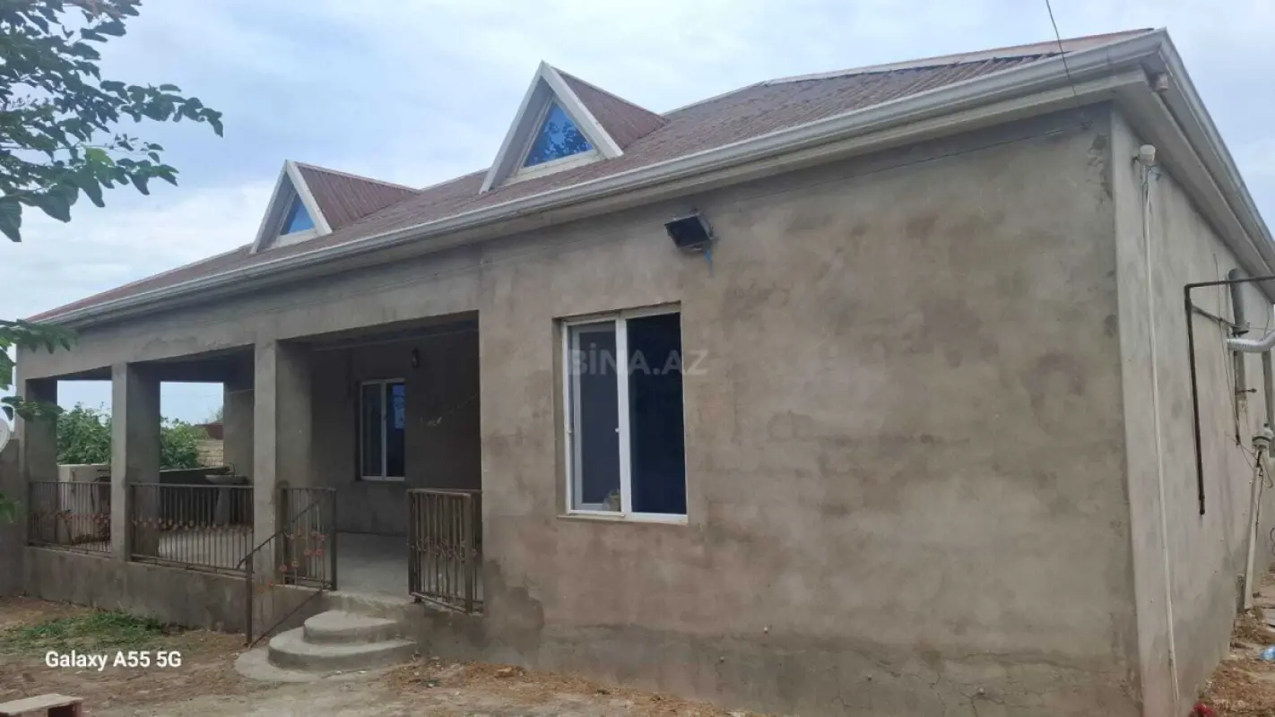 Satılır 5 otaqlı həyət evi 200 m²