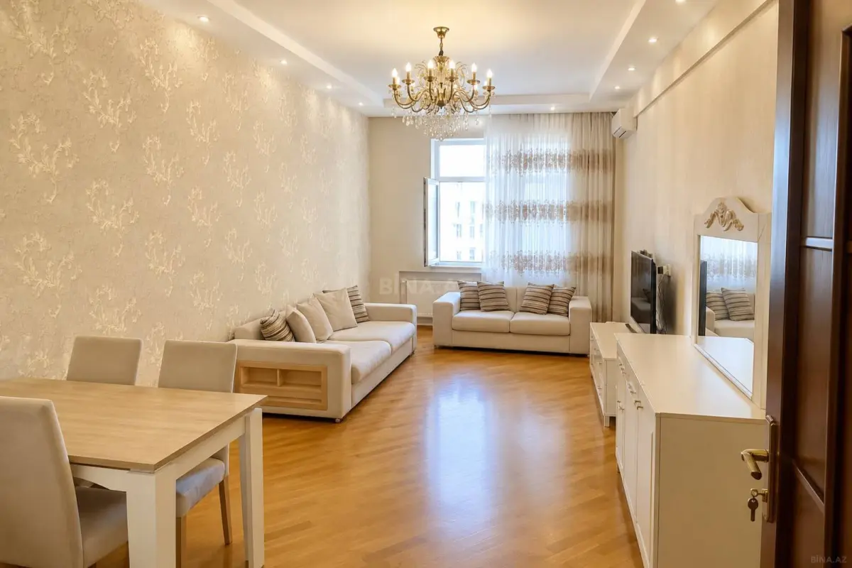 Satılır 3 otaqlı mənzil 102 m²