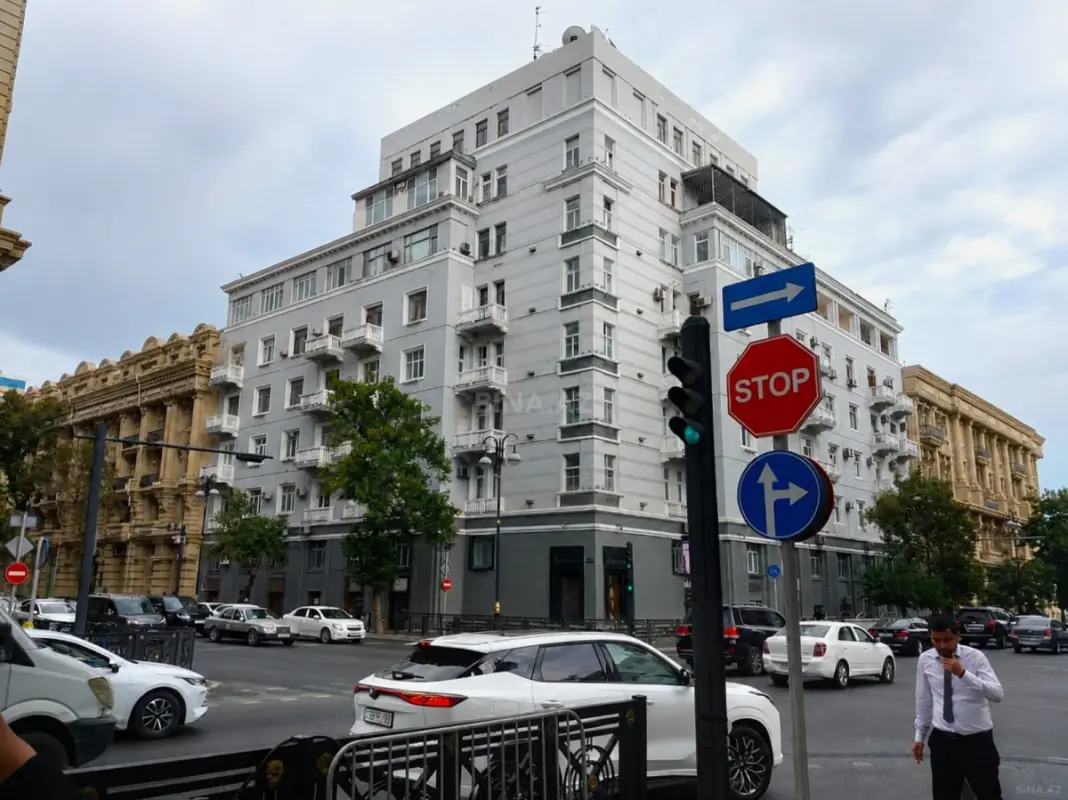 Satılır 4 otaqlı mənzil 130 m²