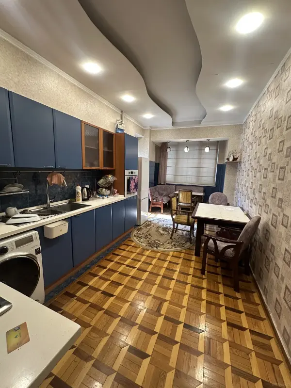 Kirayə verilir 3 otaqlı mənzil 140 m²