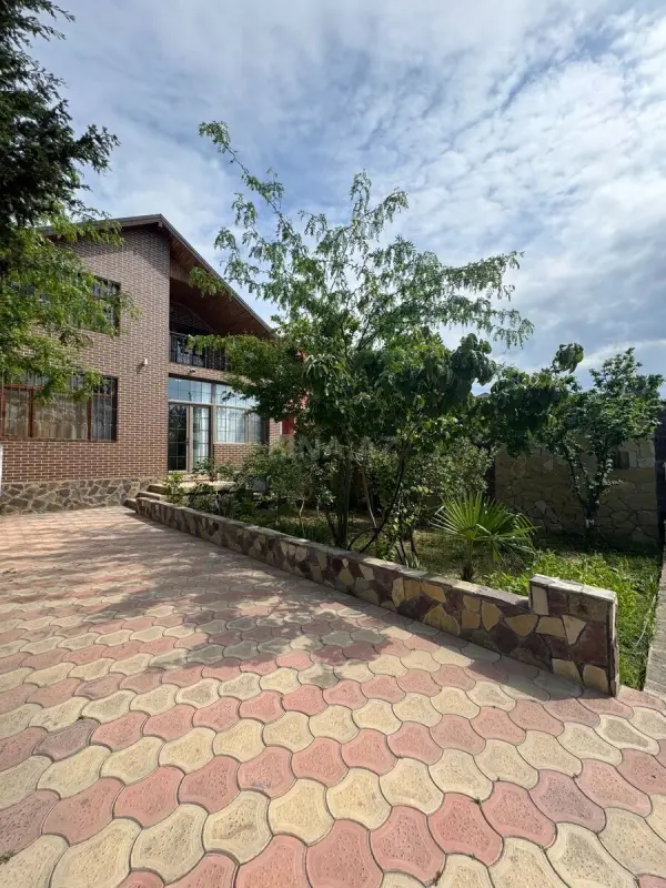 Satılır 6 otaqlı həyət evi 200 m²