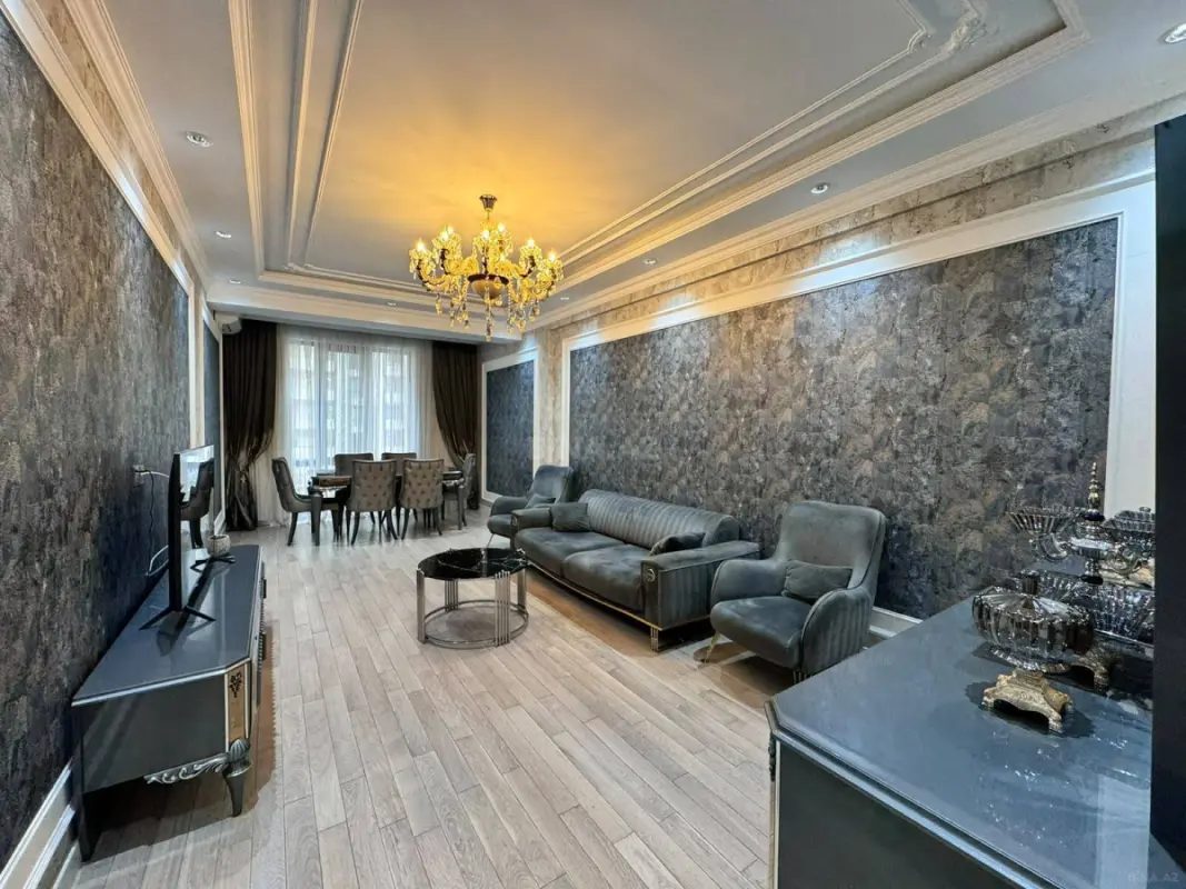 Satılır 3 otaqlı mənzil 135 m²