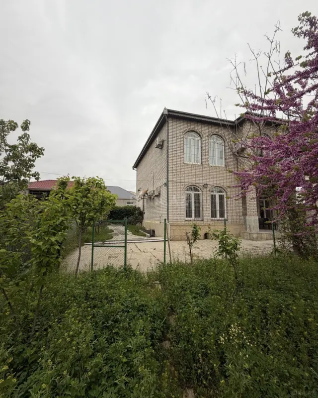 Satılır 7 otaqlı həyət evi 400 m²