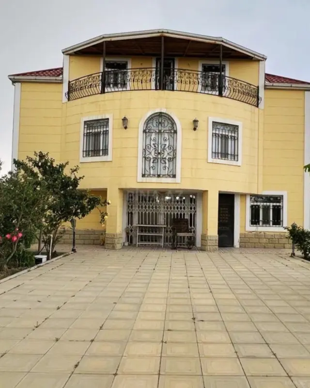 Satılır 10 otaqlı həyət evi 450 m²