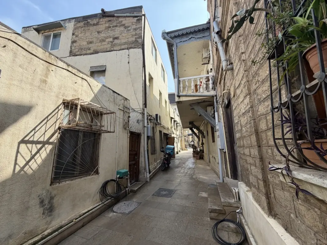 Satılır obyekt 300 m²
