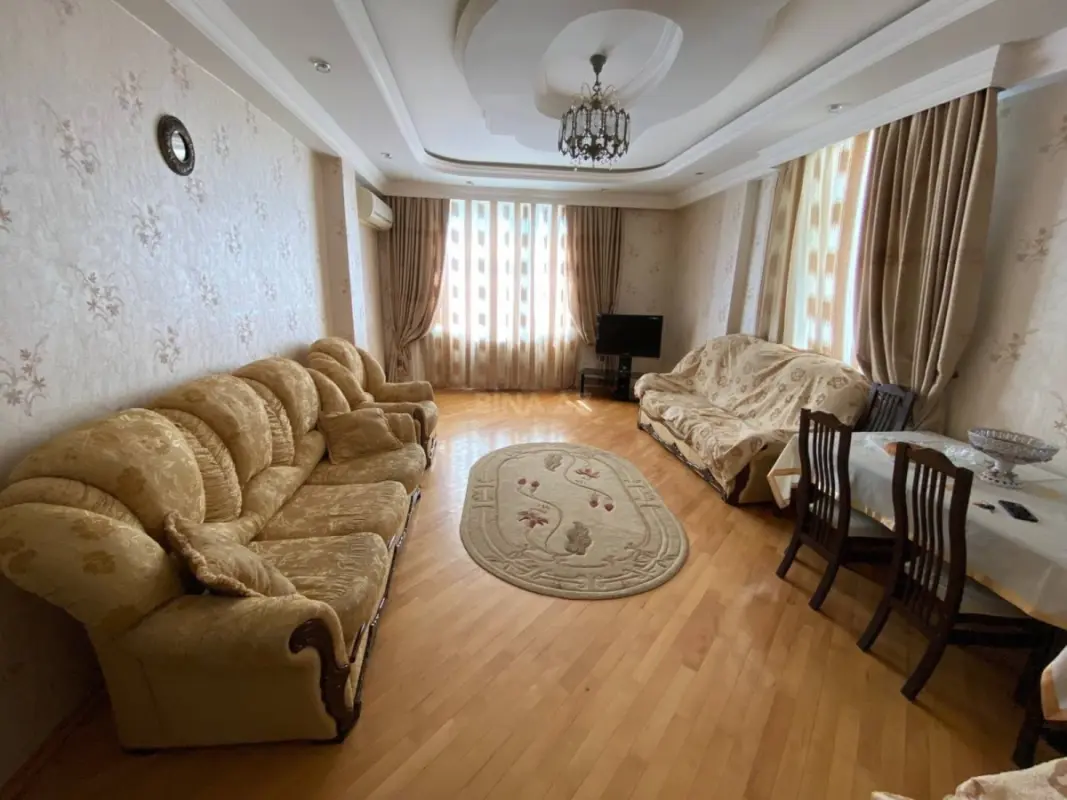 Kirayə verilir 2 otaqlı mənzil 87 m²