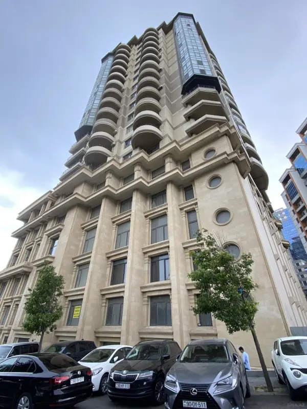 Satılır obyekt 330 m²