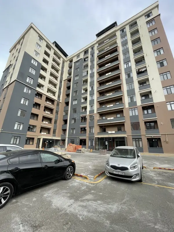 Satılır 4 otaqlı mənzil 136 m²