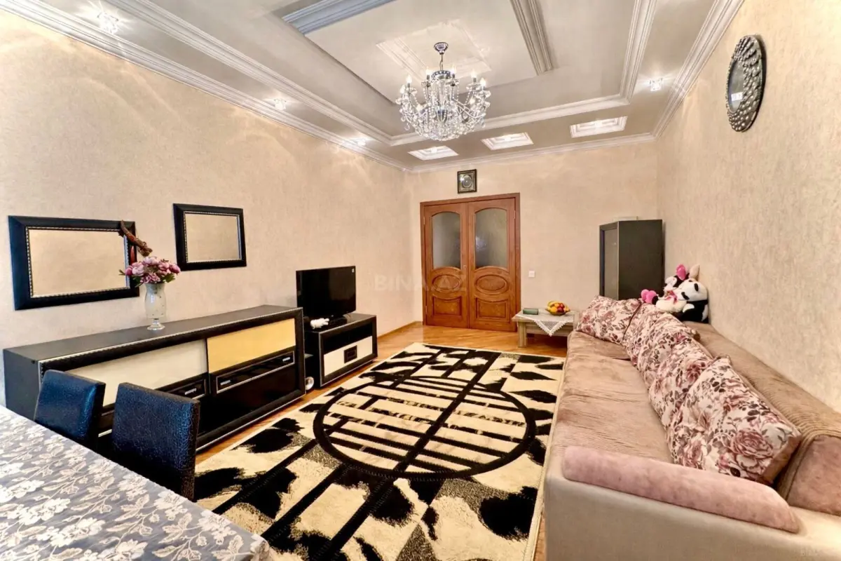 Satılır 3 otaqlı mənzil 120 m²